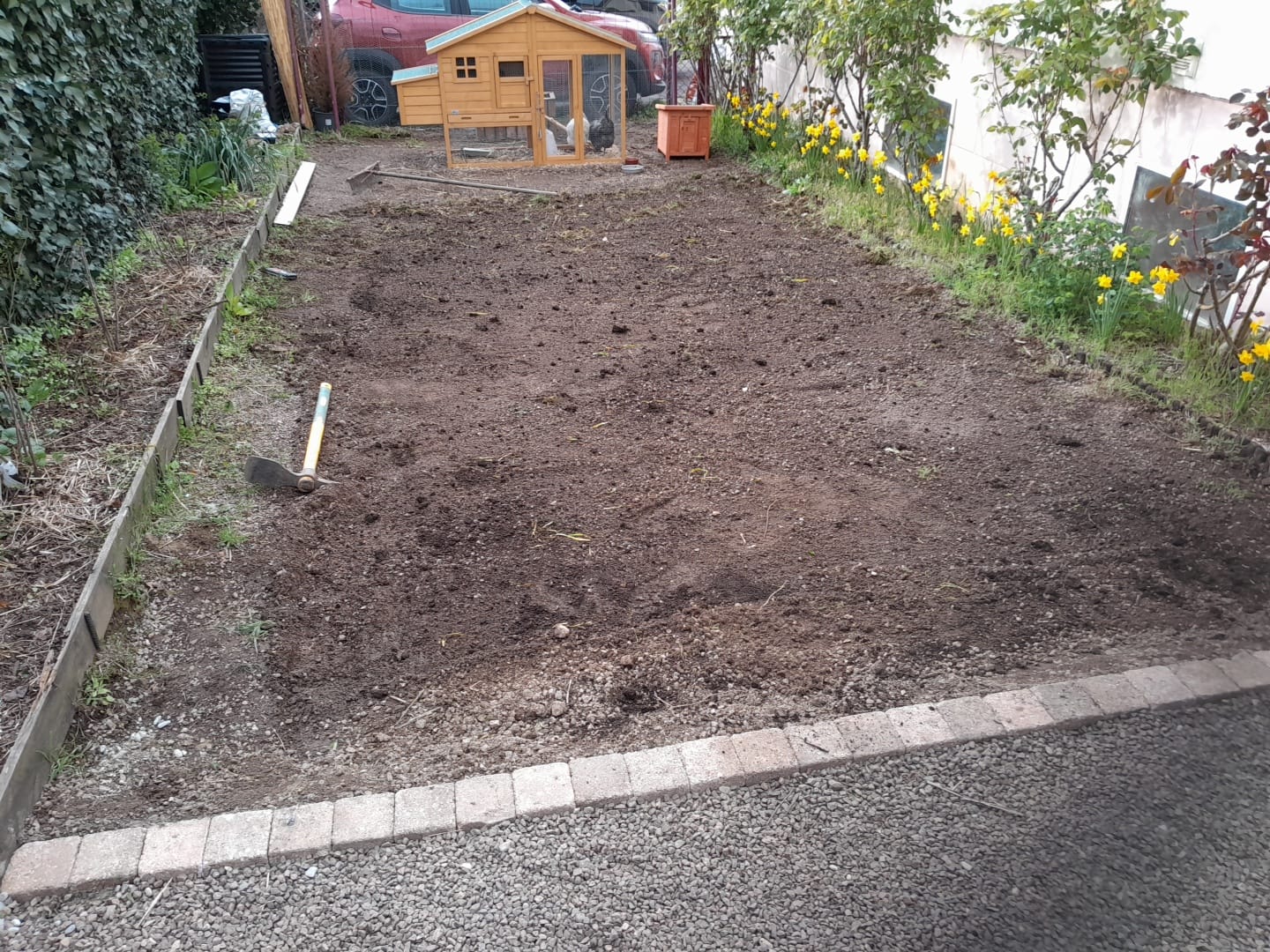 Terrain nivelé avant aménagement de jardin